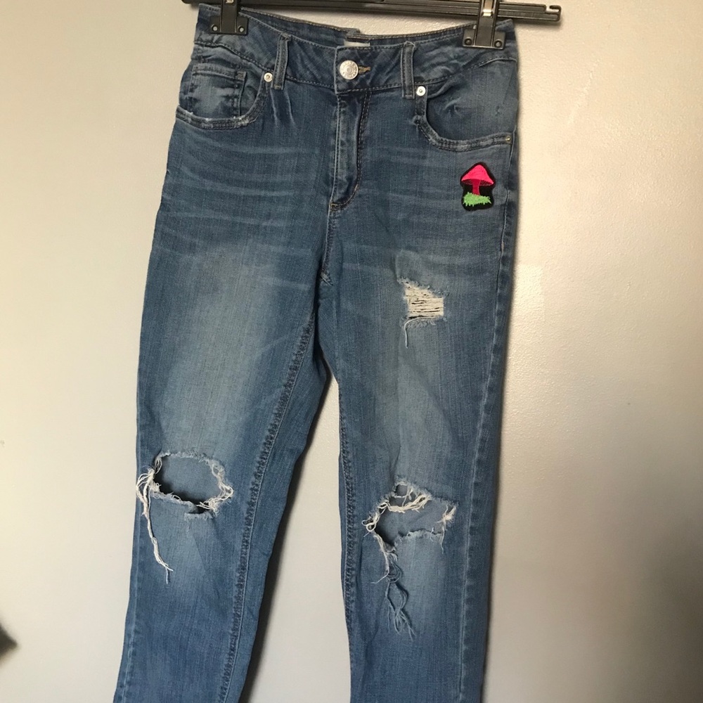Boyfriend ripped blue jeans with mushroom patch